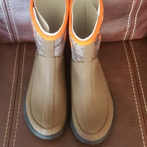 Under Armour "tire" boots